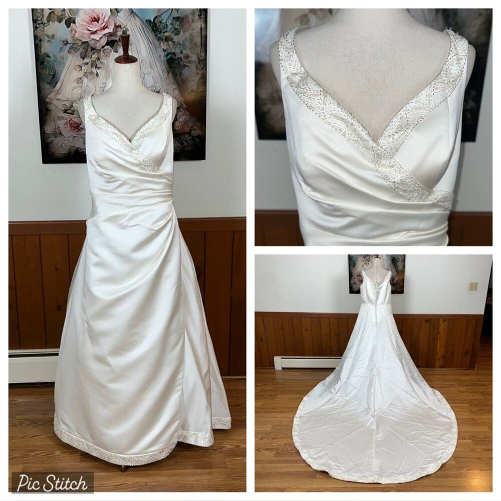 Elegant Vintage Y2K Joli Bridal Wedding Gown with Beaded Trim!